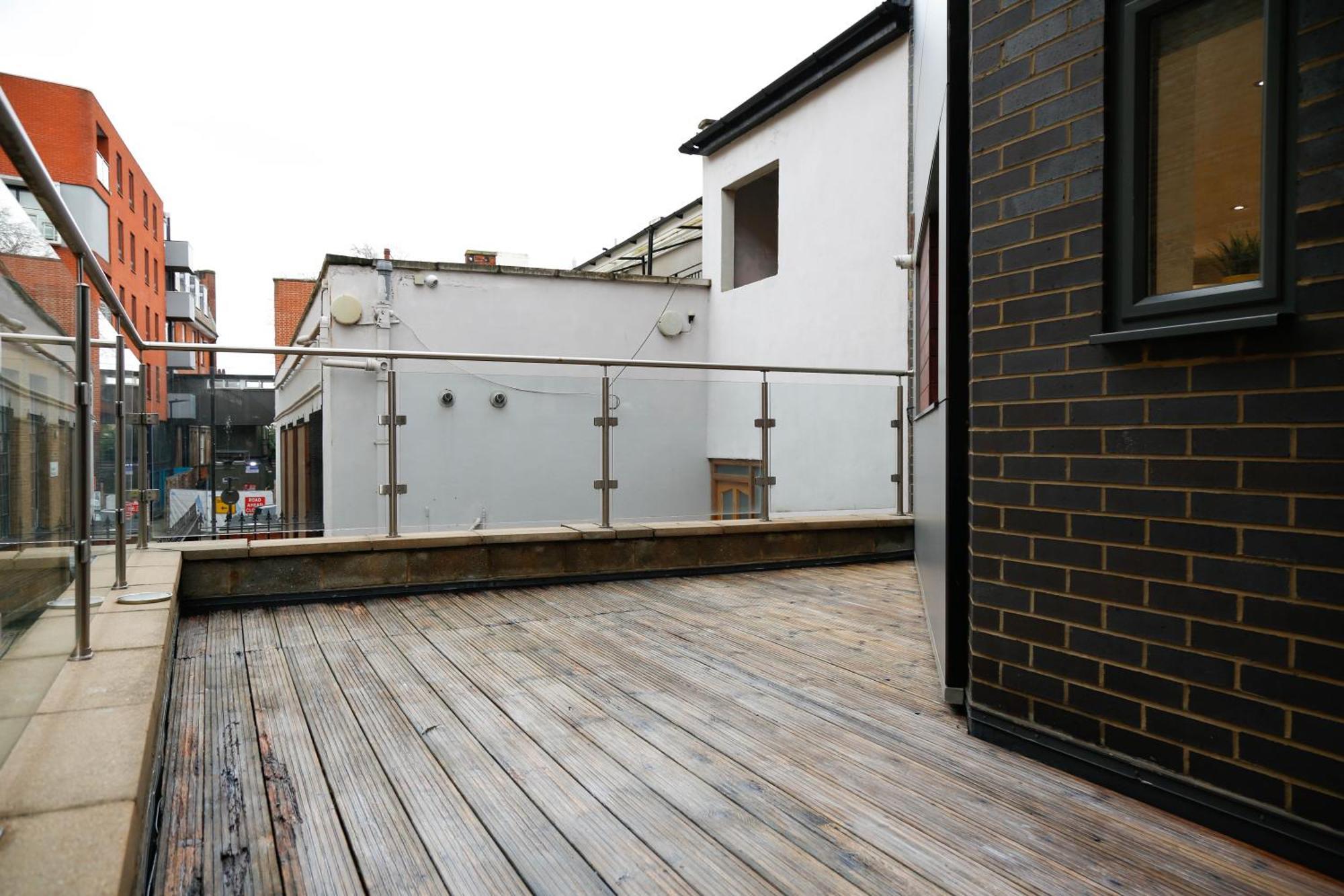 New Luxury Apartments In Central Location Next To Shops, Cafes, Bars & Metro London Exterior photo