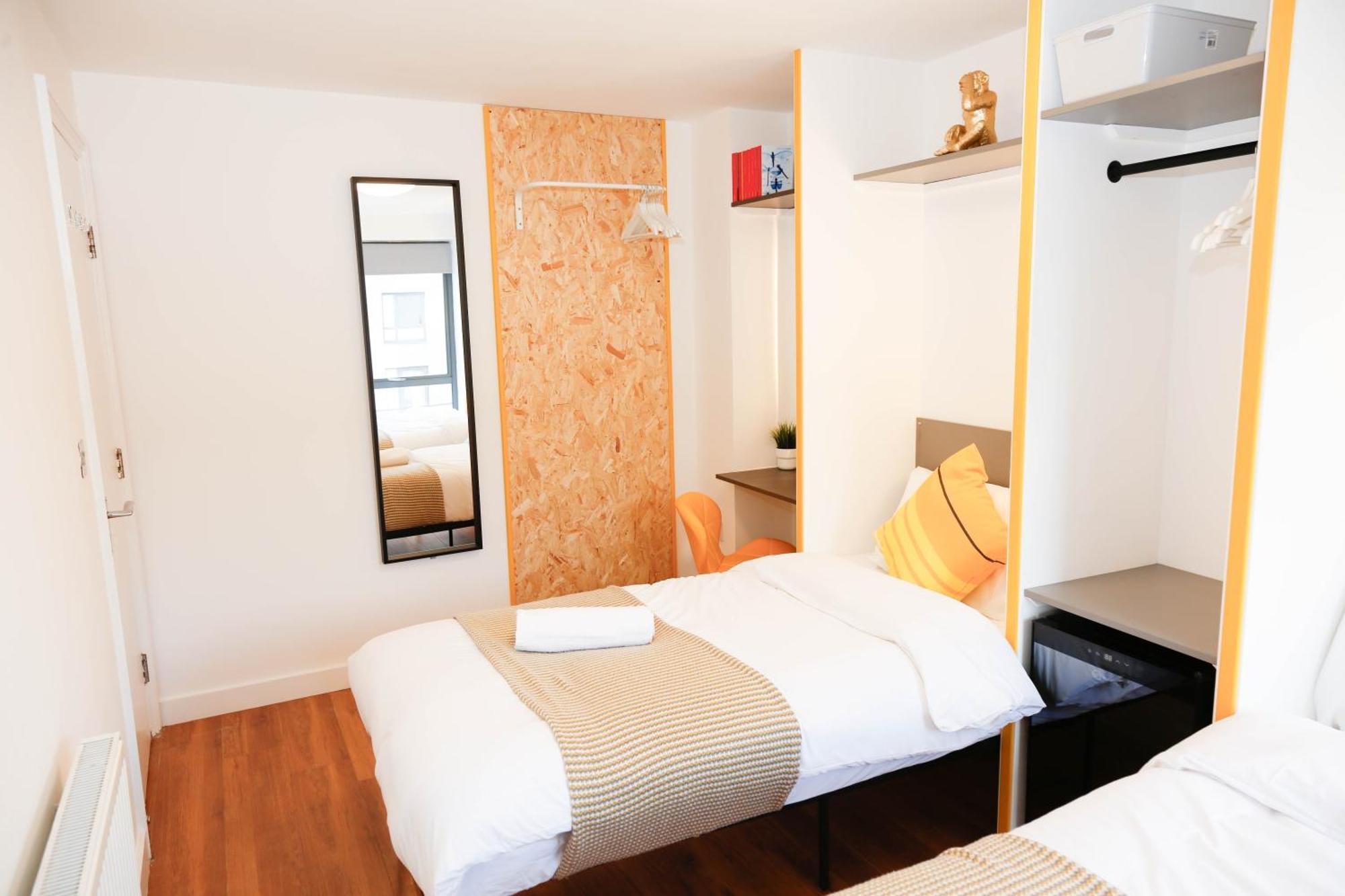 New Luxury Apartments In Central Location Next To Shops, Cafes, Bars & Metro London Exterior photo