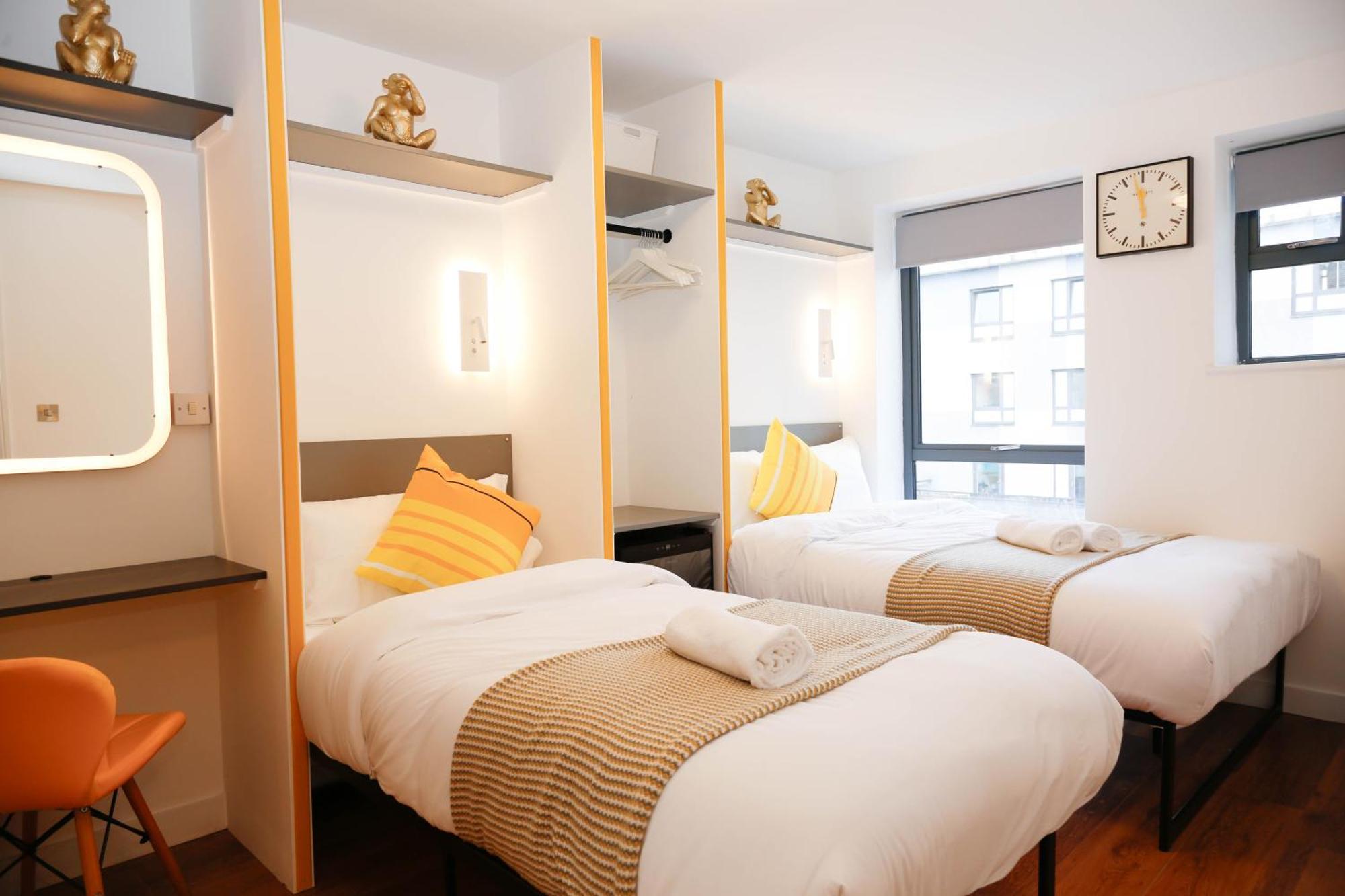 New Luxury Apartments In Central Location Next To Shops, Cafes, Bars & Metro London Exterior photo