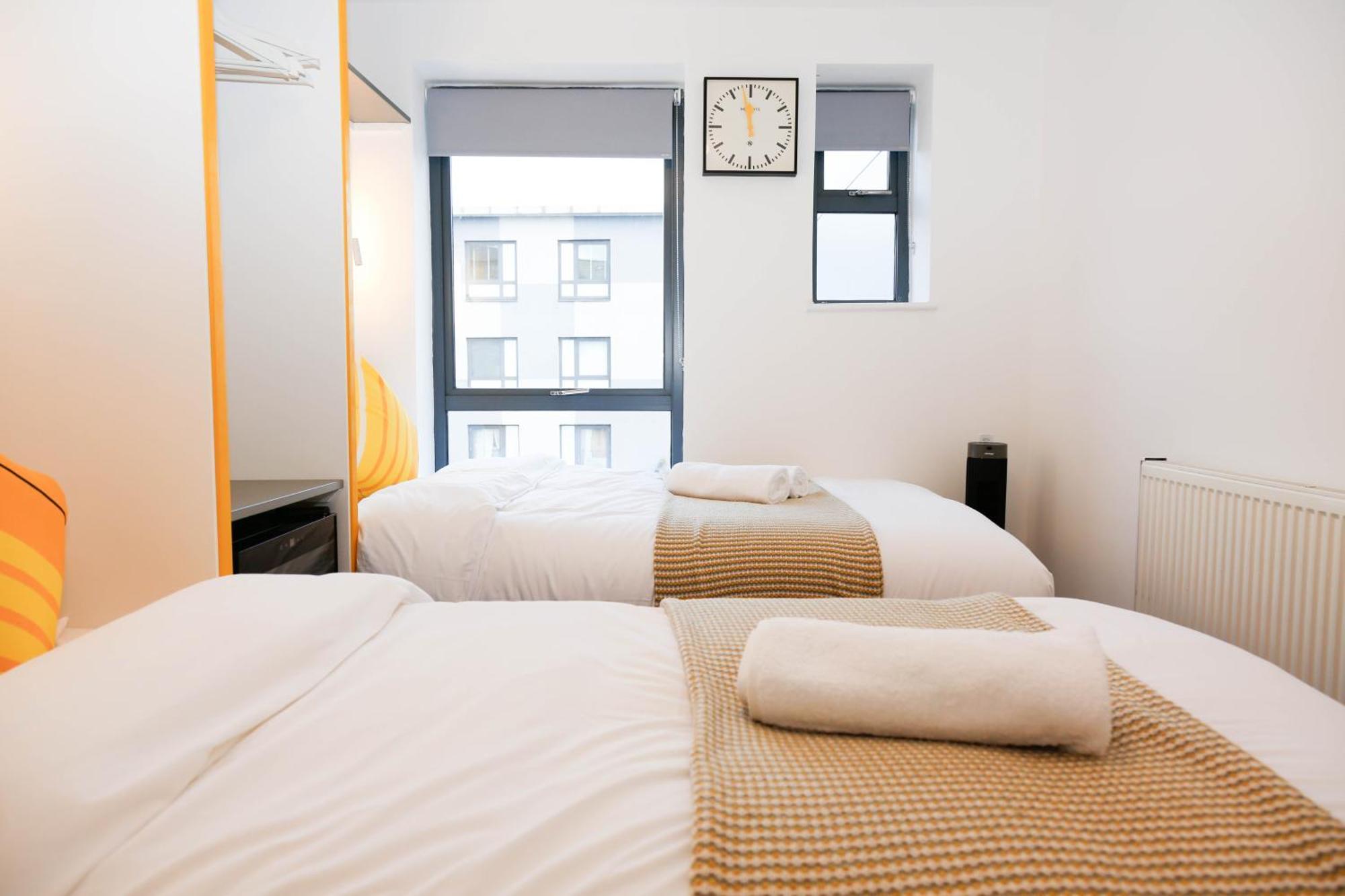 New Luxury Apartments In Central Location Next To Shops, Cafes, Bars & Metro London Exterior photo