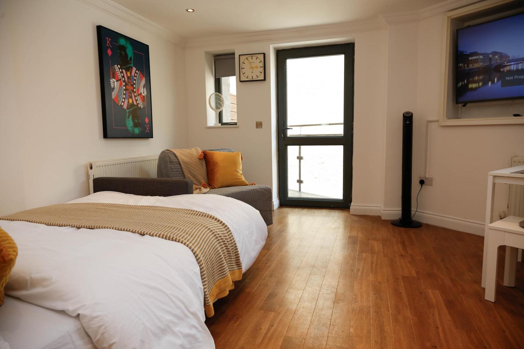 New Luxury Apartments In Central Location Next To Shops, Cafes, Bars & Metro London Exterior photo