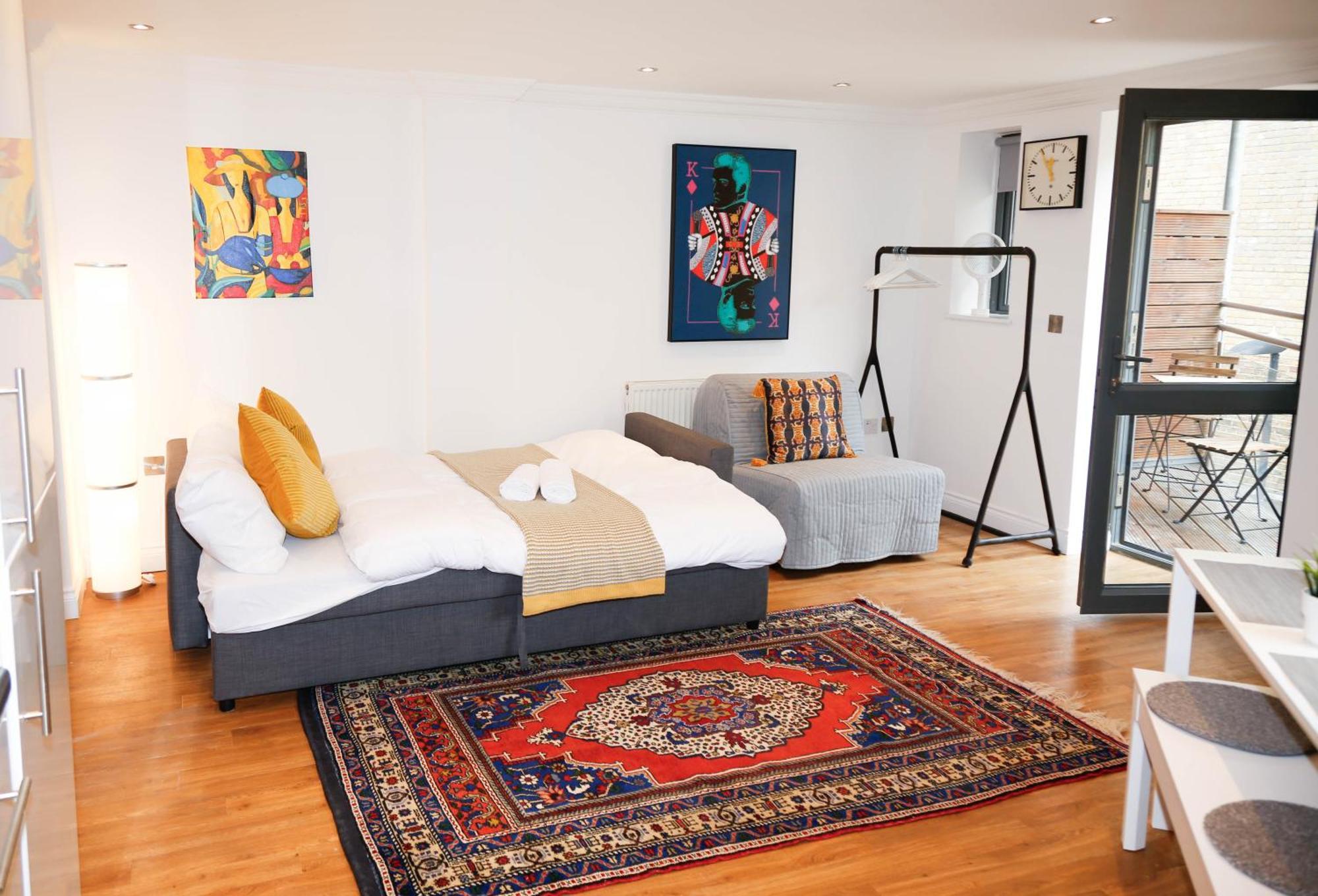 New Luxury Apartments In Central Location Next To Shops, Cafes, Bars & Metro London Exterior photo