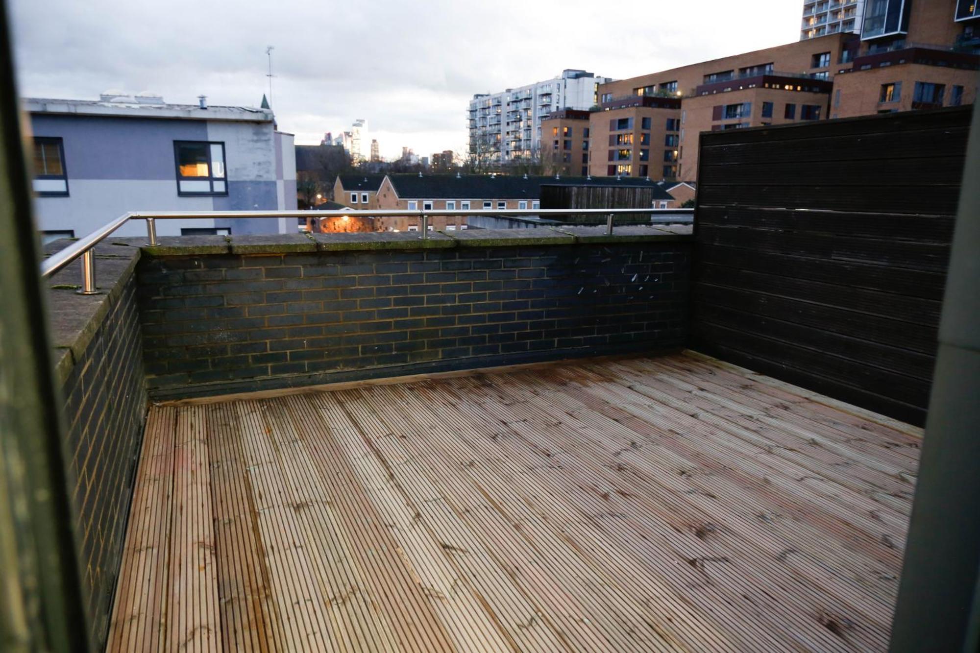 New Luxury Apartments In Central Location Next To Shops, Cafes, Bars & Metro London Exterior photo