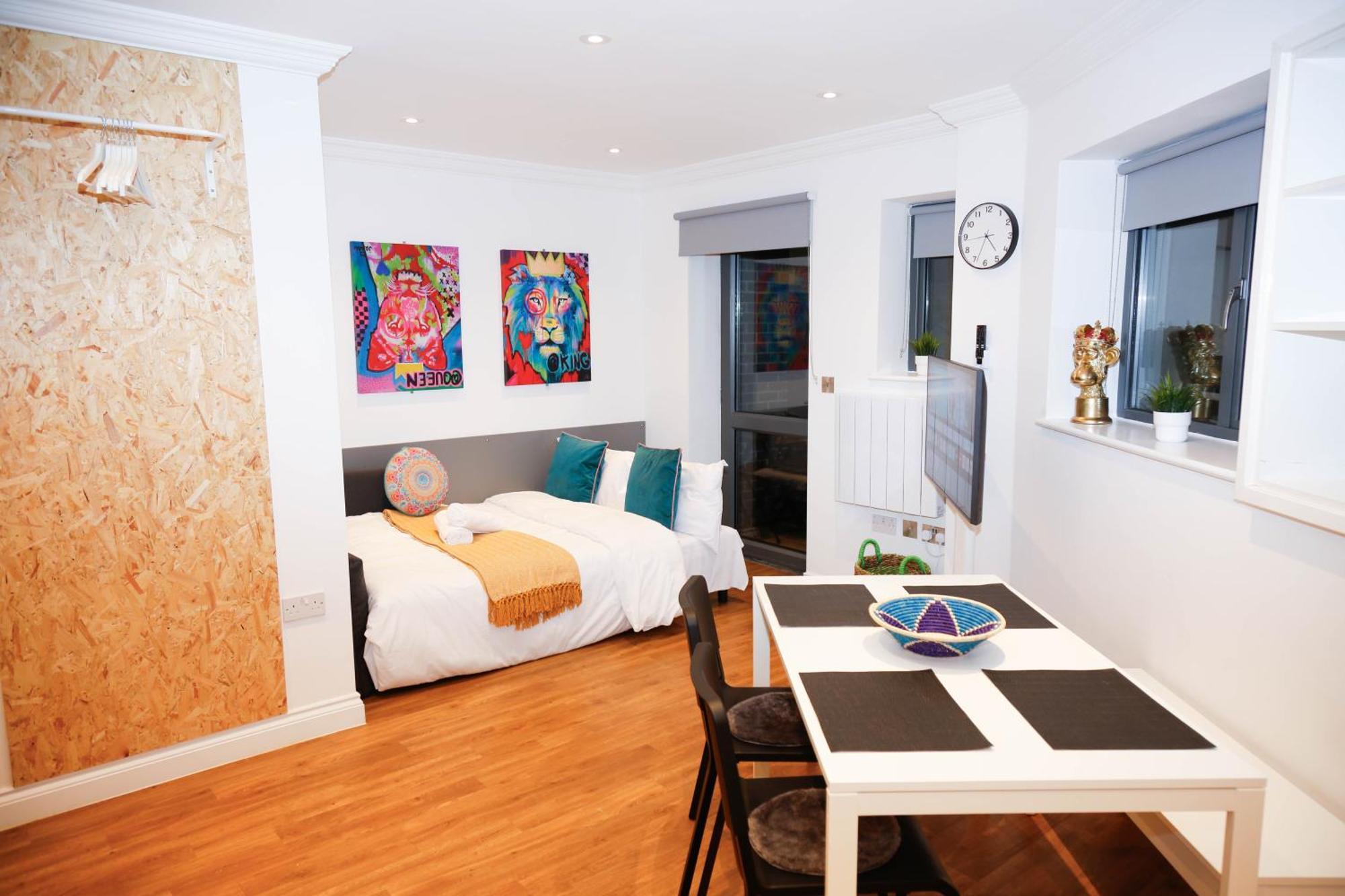 New Luxury Apartments In Central Location Next To Shops, Cafes, Bars & Metro London Exterior photo