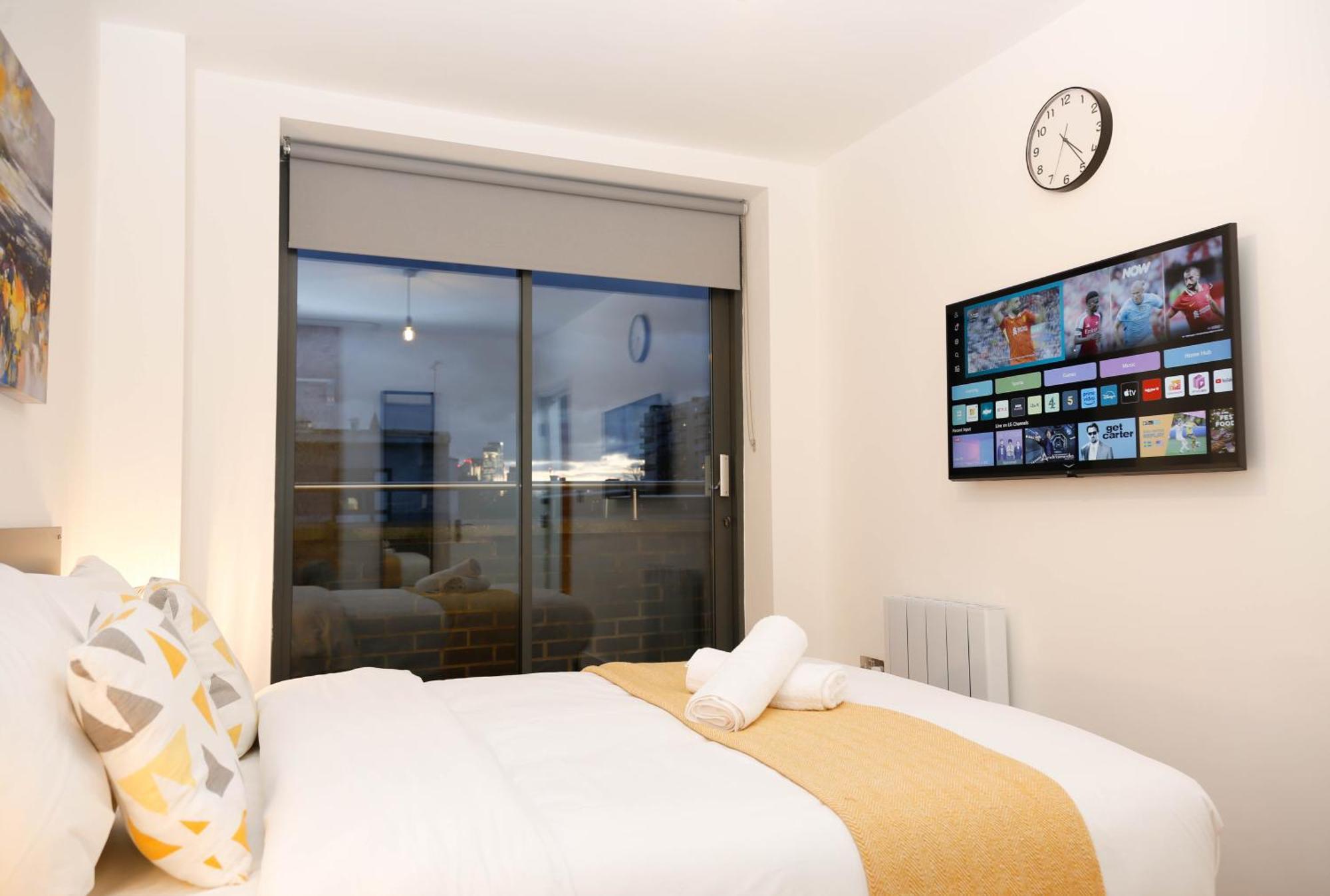New Luxury Apartments In Central Location Next To Shops, Cafes, Bars & Metro London Exterior photo