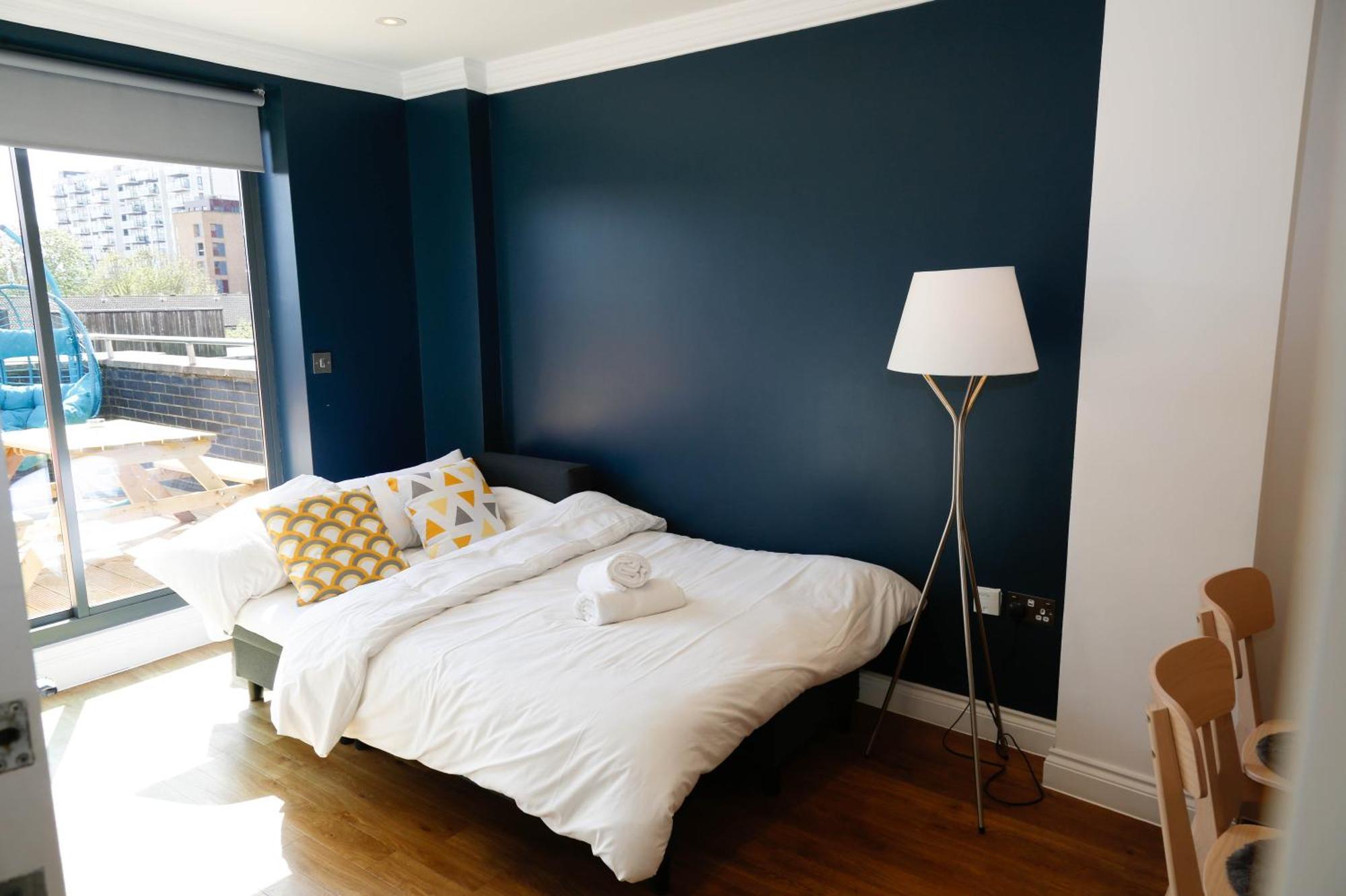 New Luxury Apartments In Central Location Next To Shops, Cafes, Bars & Metro London Exterior photo