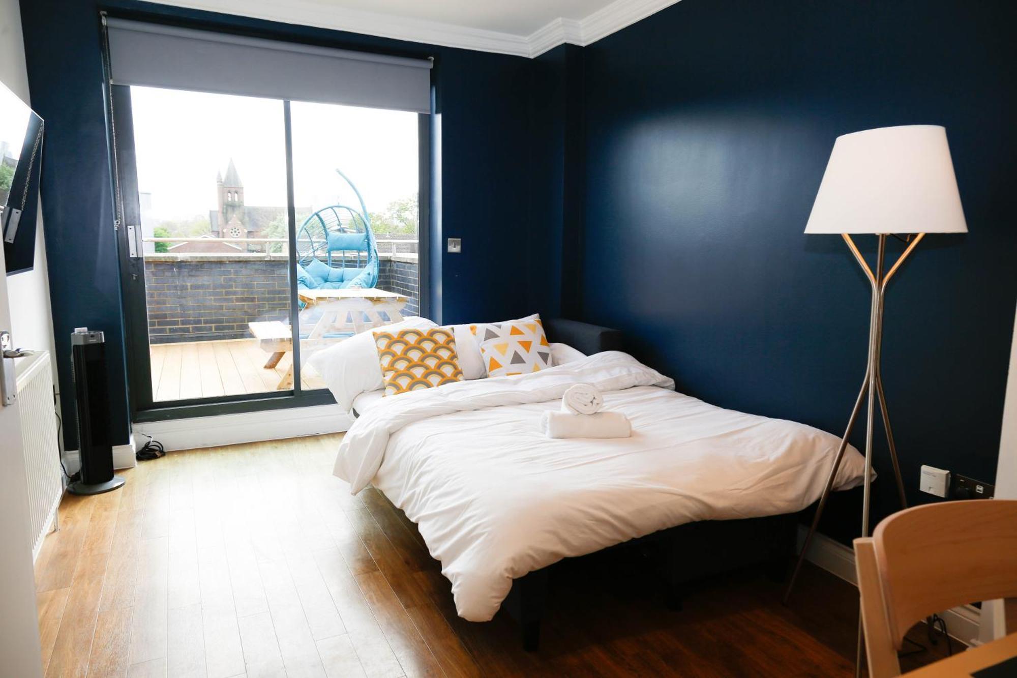 New Luxury Apartments In Central Location Next To Shops, Cafes, Bars & Metro London Exterior photo