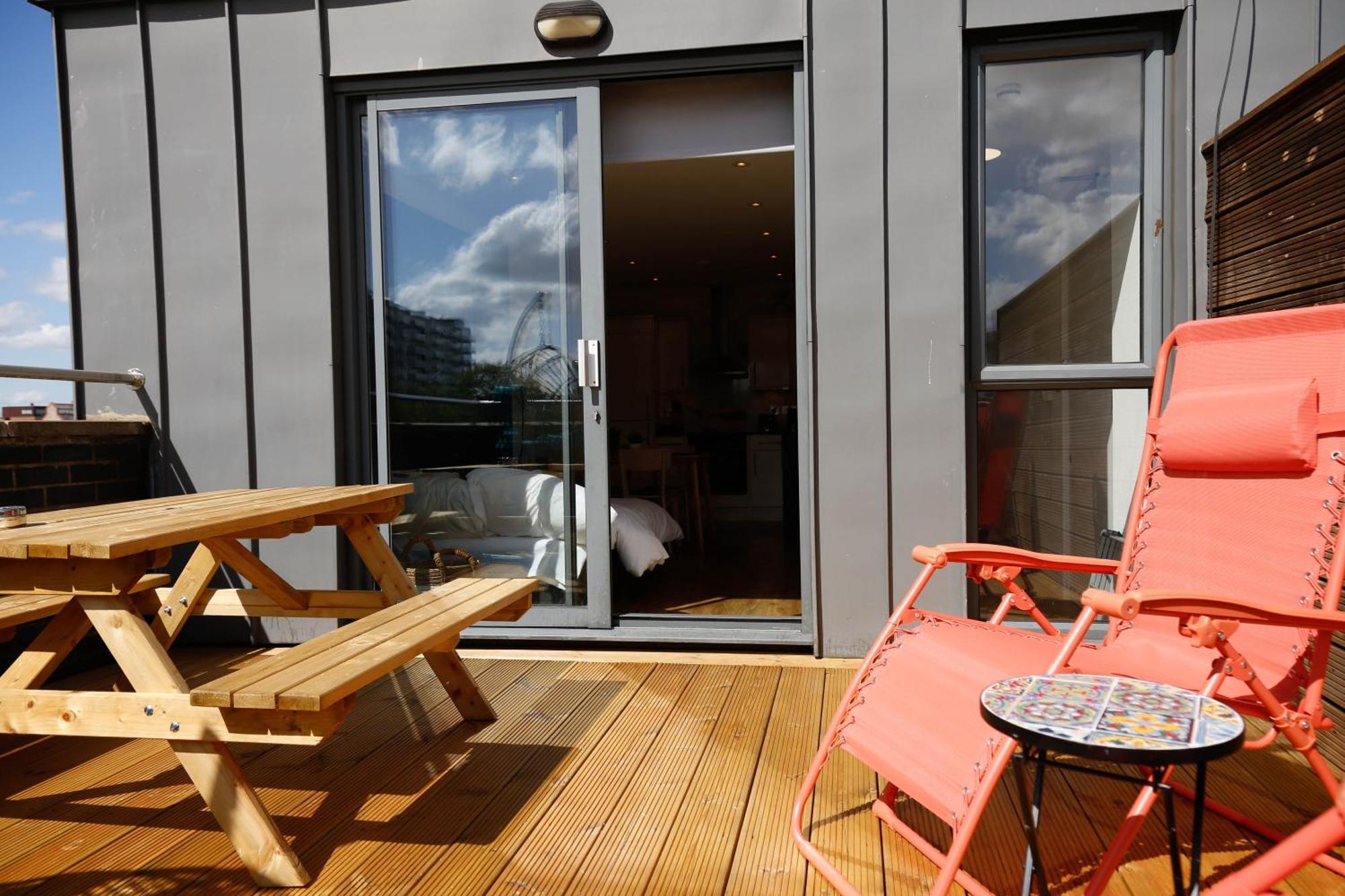 New Luxury Apartments In Central Location Next To Shops, Cafes, Bars & Metro London Exterior photo