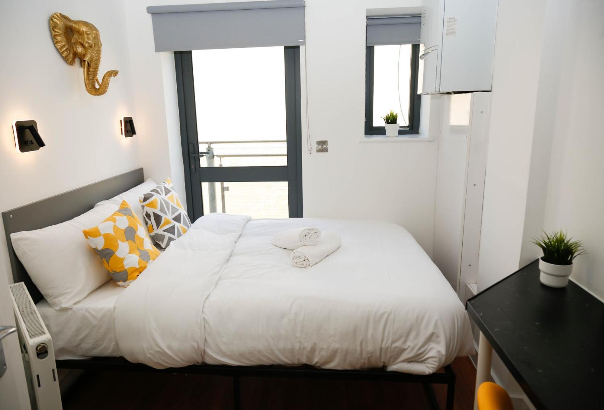 New Luxury Apartments In Central Location Next To Shops, Cafes, Bars & Metro London Exterior photo