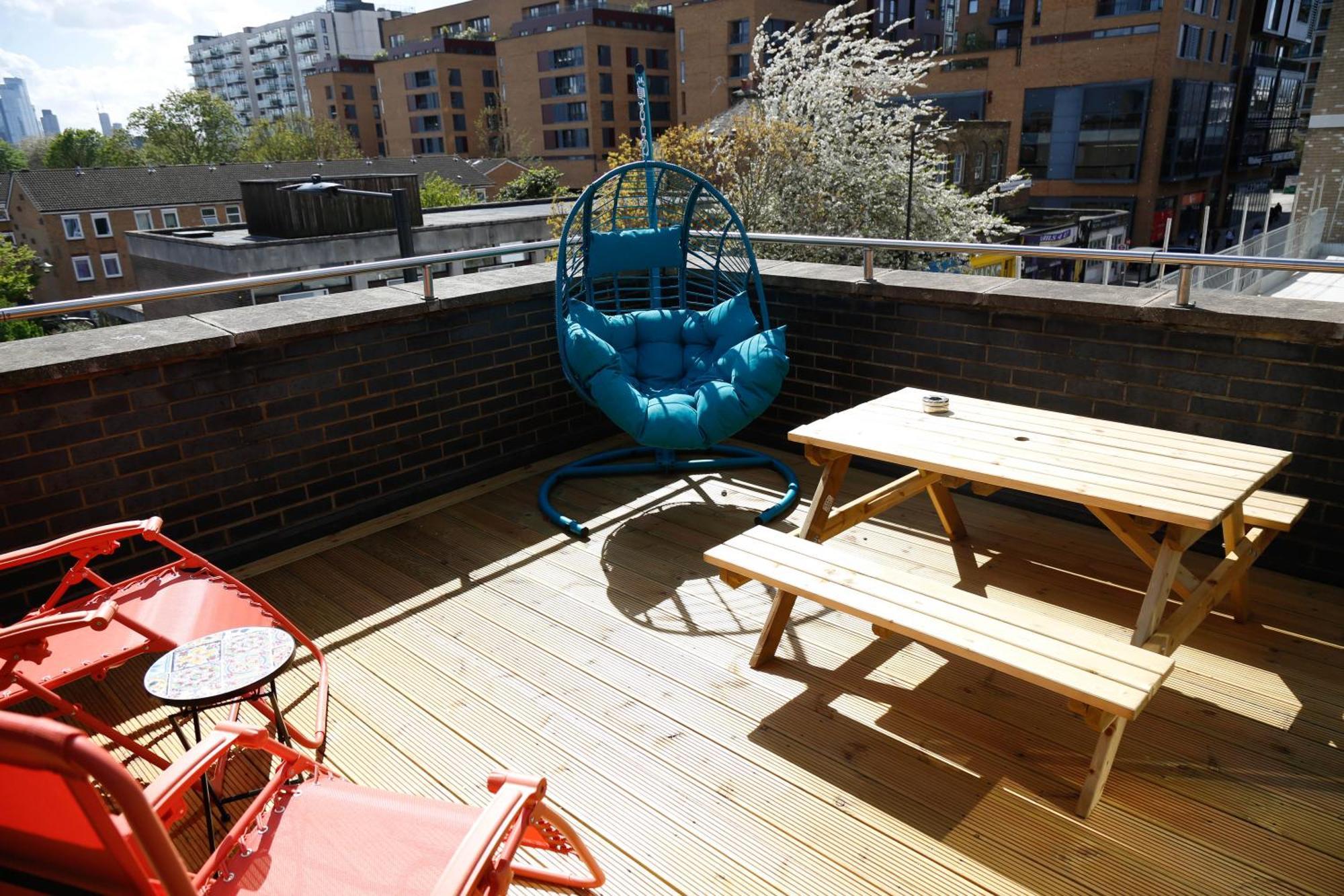 New Luxury Apartments In Central Location Next To Shops, Cafes, Bars & Metro London Exterior photo