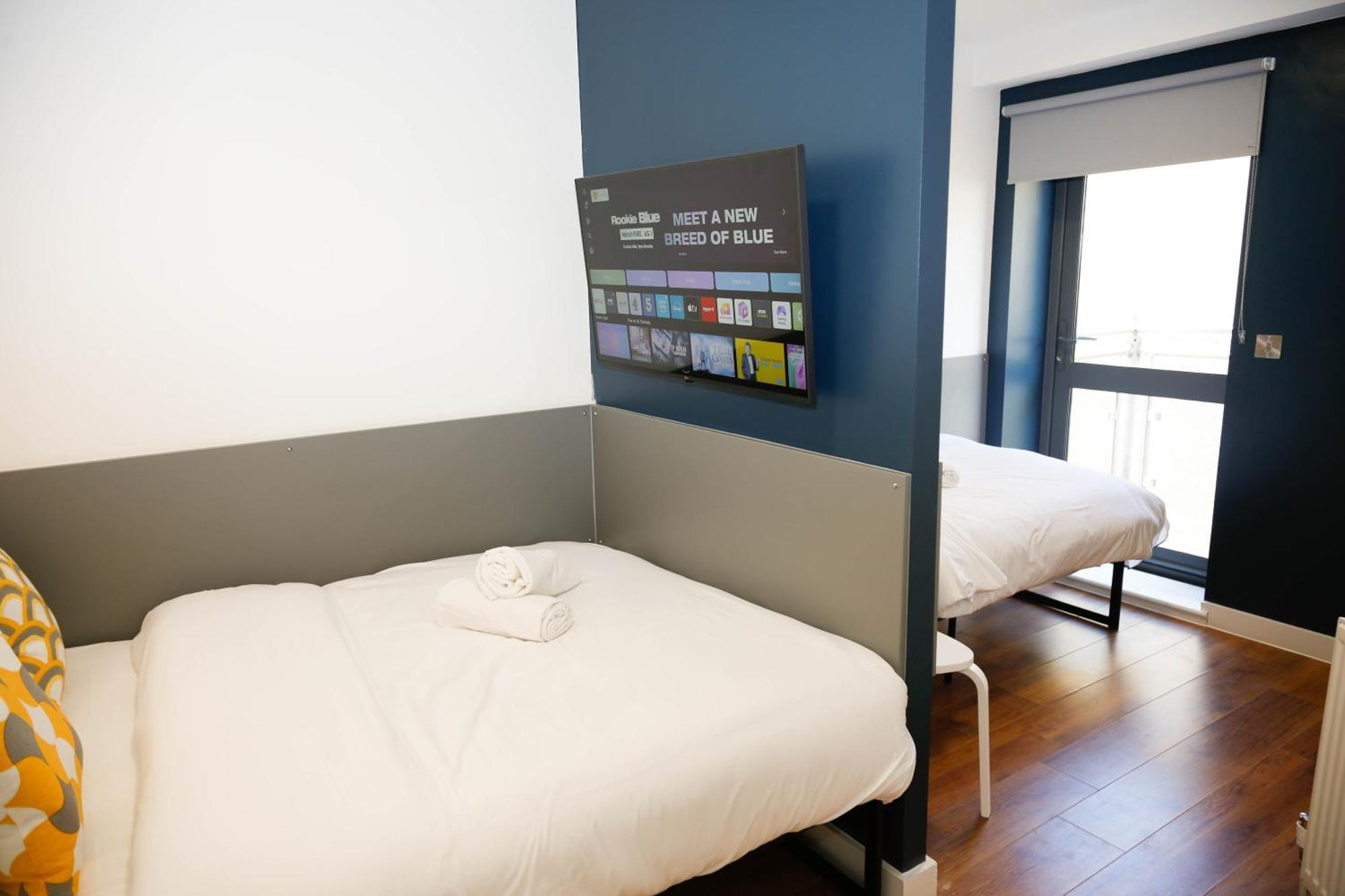 New Luxury Apartments In Central Location Next To Shops, Cafes, Bars & Metro London Exterior photo